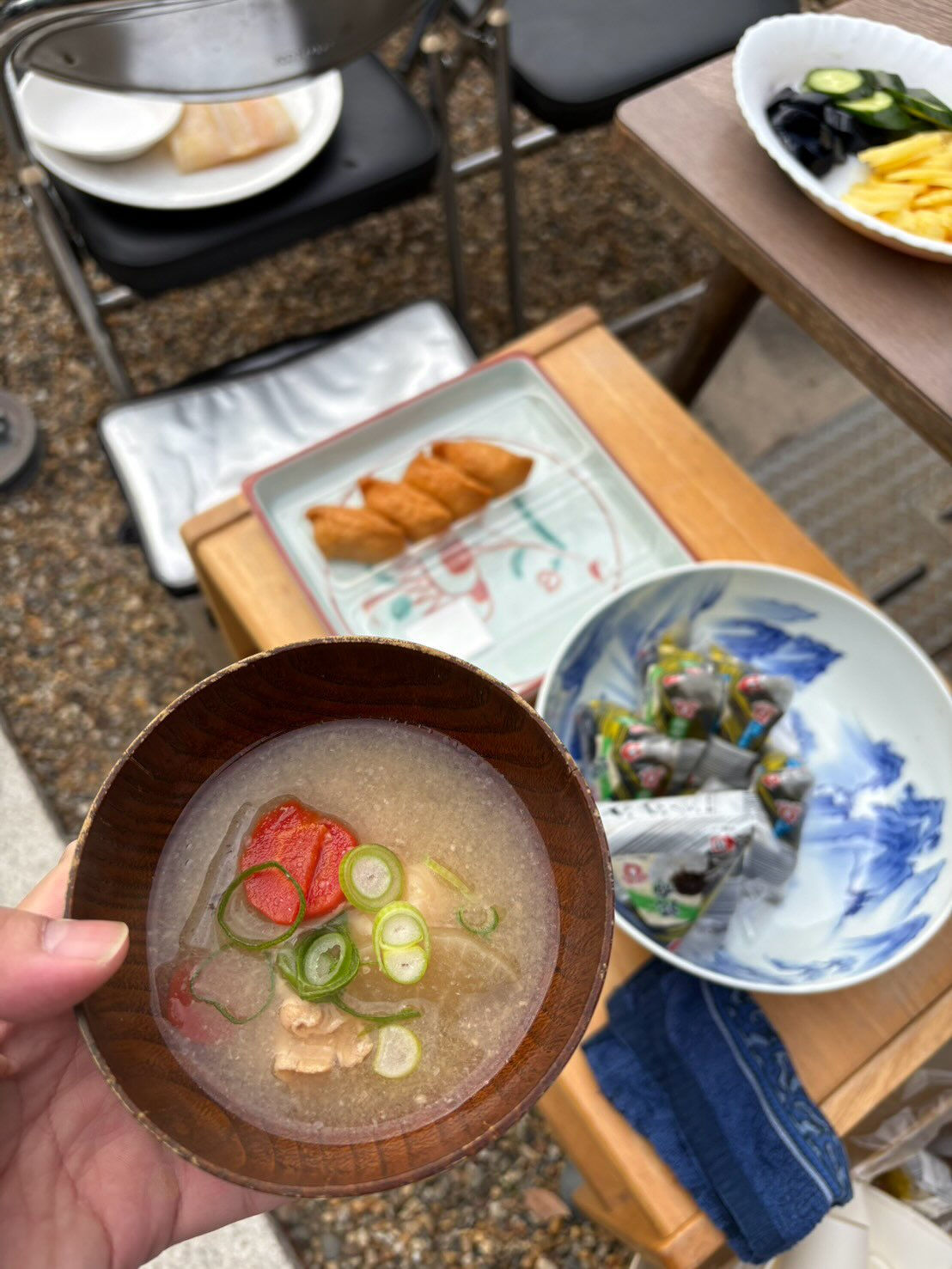 隣の吉志部神社で行われていた「とんど焼き」に立ち寄らせていた