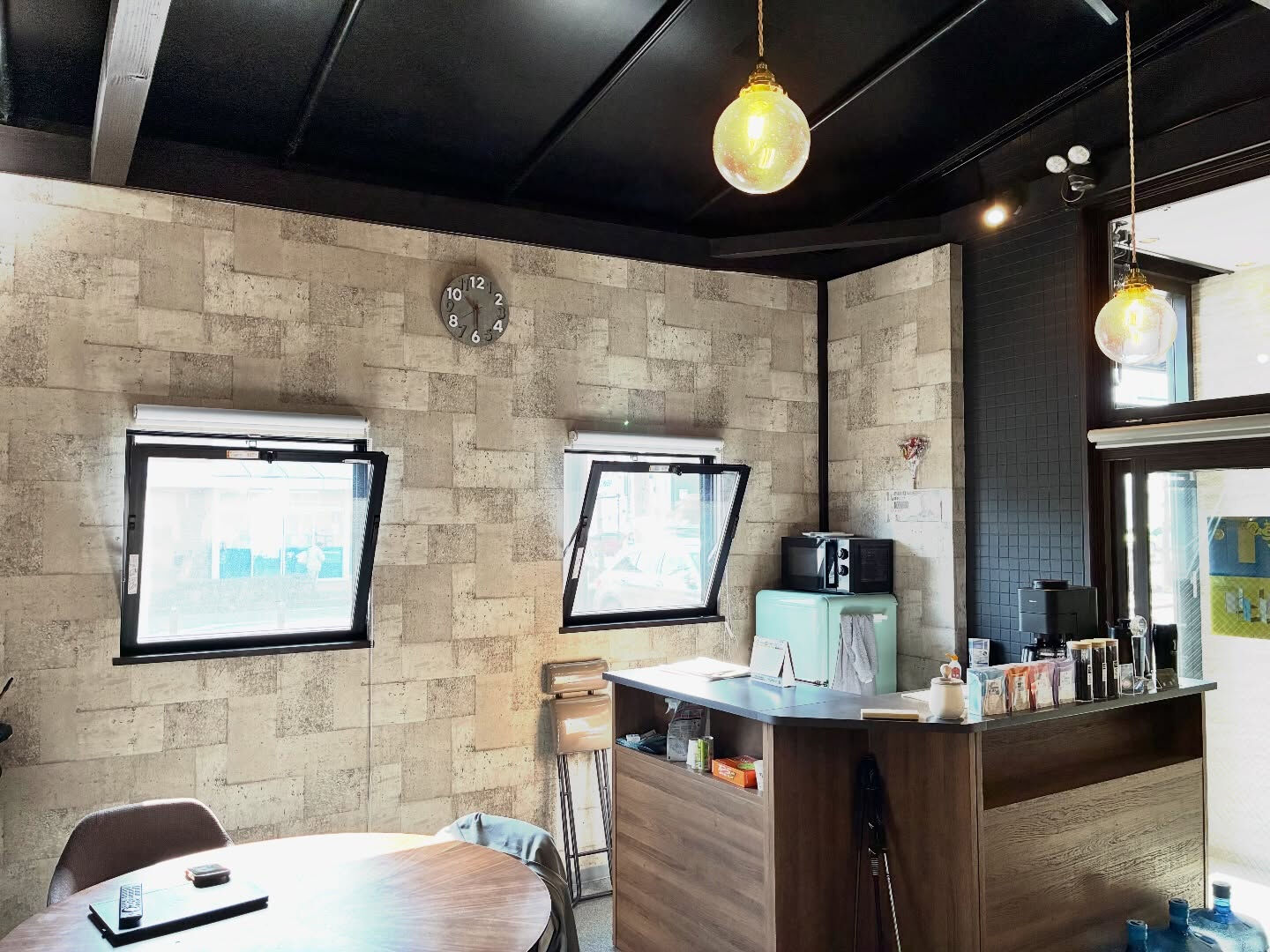 今日は暖かい日差しがたっぷり差し込んで、店内もいつも以上に明